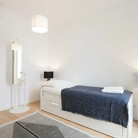 Feels Like Baixa Chic With Garden Oasis *