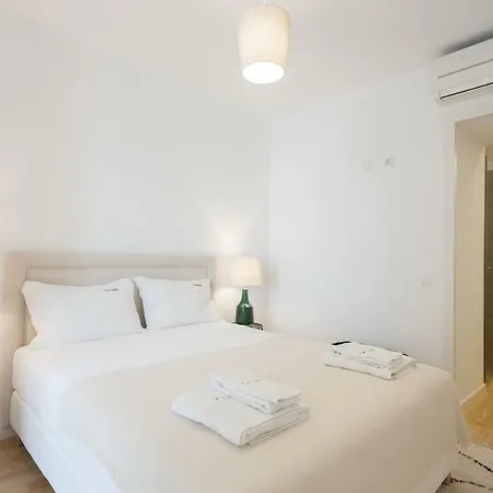 Feels Like Baixa Chic With Garden Oasis Apartment *