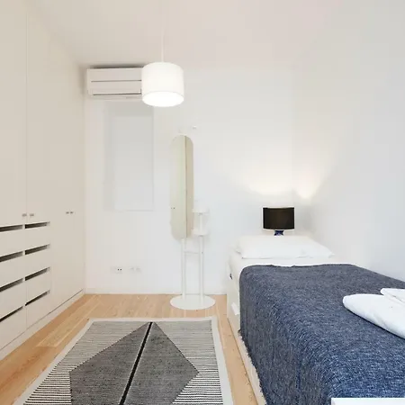 Feels Like Baixa Chic With Garden Oasis Апартаменты
